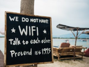 internet addiction wifi beach paradoxic